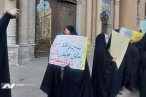 تجمع مخالفان مذاکره مذاکره ایران و آمریکا مقابل ساختمان وزارت خارجه