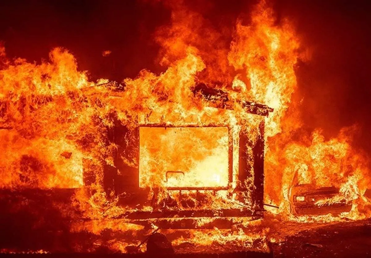 تصاویری باورنکردنی از آتش سوزی امروز صبح در بازار که اگر دلش را ندارید نبینید/ عکس ها