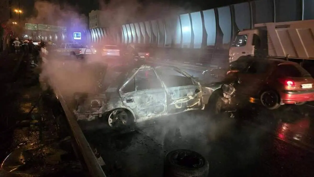 خودروی ۴ هوادار پرسپولیس در آتش سوخت

