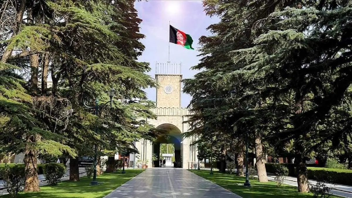 عکس لو رفته از لحظه اخراج کرزی از افغانستان+ببینید
