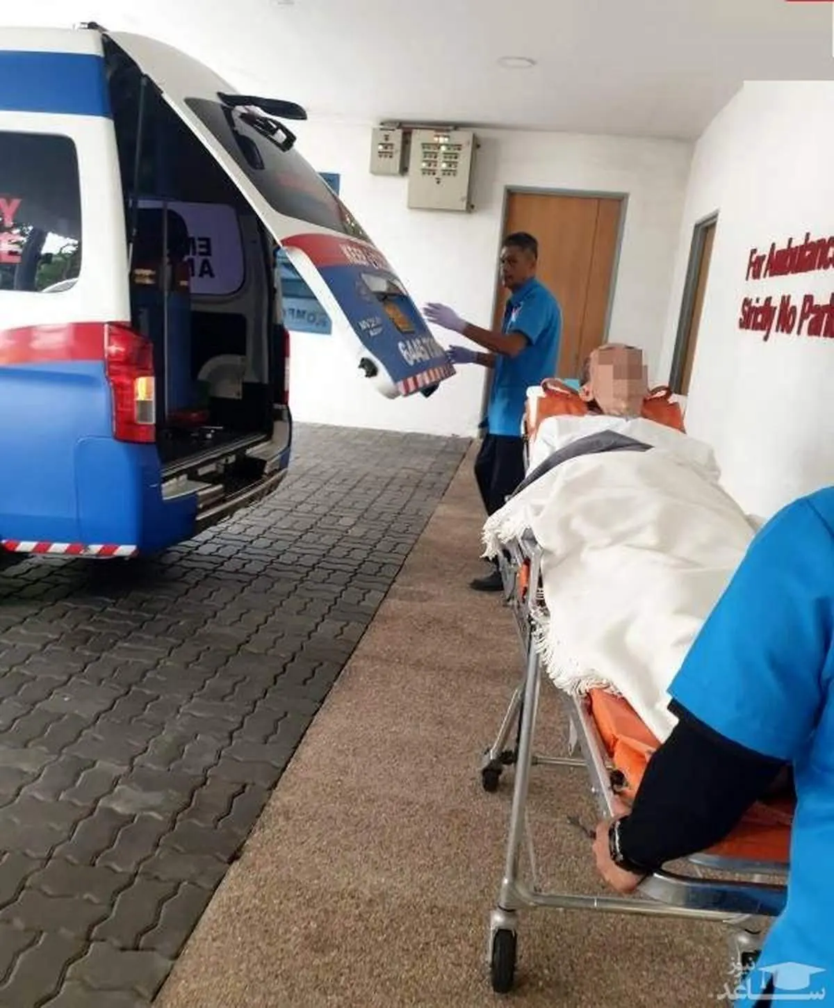 رفتار شرمآور راننده پورشه با آمبولانس+عکس