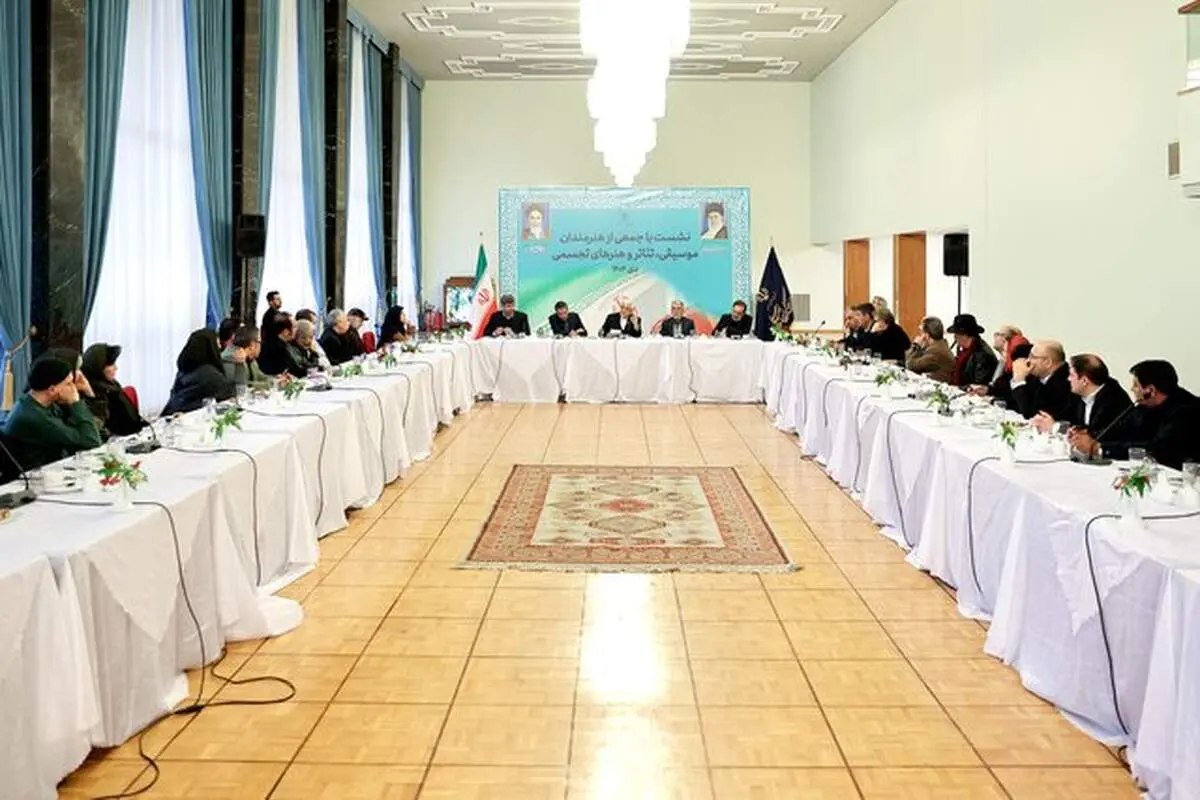 در نشست عارف با جمعی از هنرمندان چه گذشت؟ 