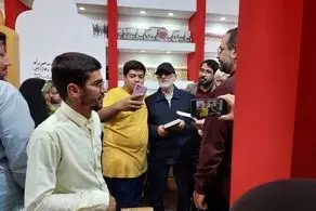 واکنش جوانان در پی ورود سردار قاآنی به نمایشگاه کتاب+ببینید