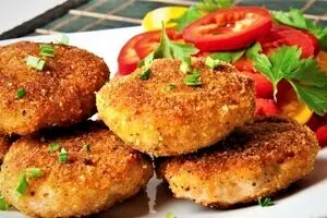 طرز تهیه کتلت گوجه فرنگی برای مدرسه بچه ها
