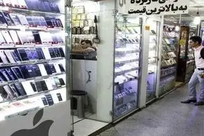 واردات موبایل با دلار ۷۰ هزار تومانی فروش با دلار ۱۰۰ هزار تومانی


