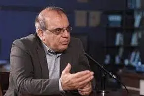 انتقاد عباس عبدی از اعزام لشگر رسانه‌ای به جام جهانی قطر 