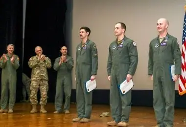 خلبان‌های آمریکایی بابت کمک به رژیم صهیونسیتی علیه ایران مدال گرفتند + عکس 