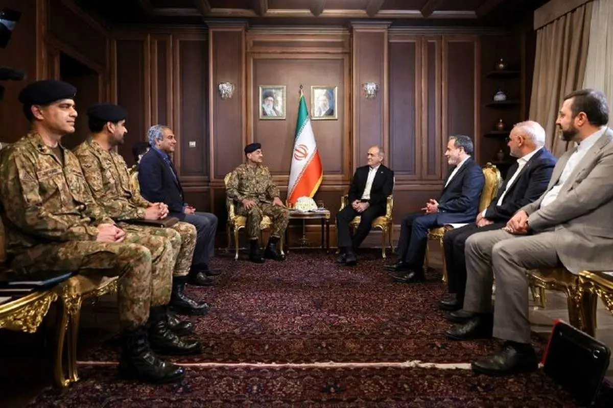 دیدار فرمانده ارتش پاکستان با رئیس‌جمهور