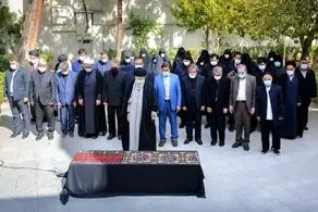 اقامه نماز رهبری بر پیکر همسر شهید آیت‌الله مطهری/عکس
