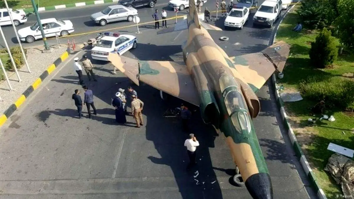 حمل جنگنده F-14 در خیابان‌های تهران! + عکس