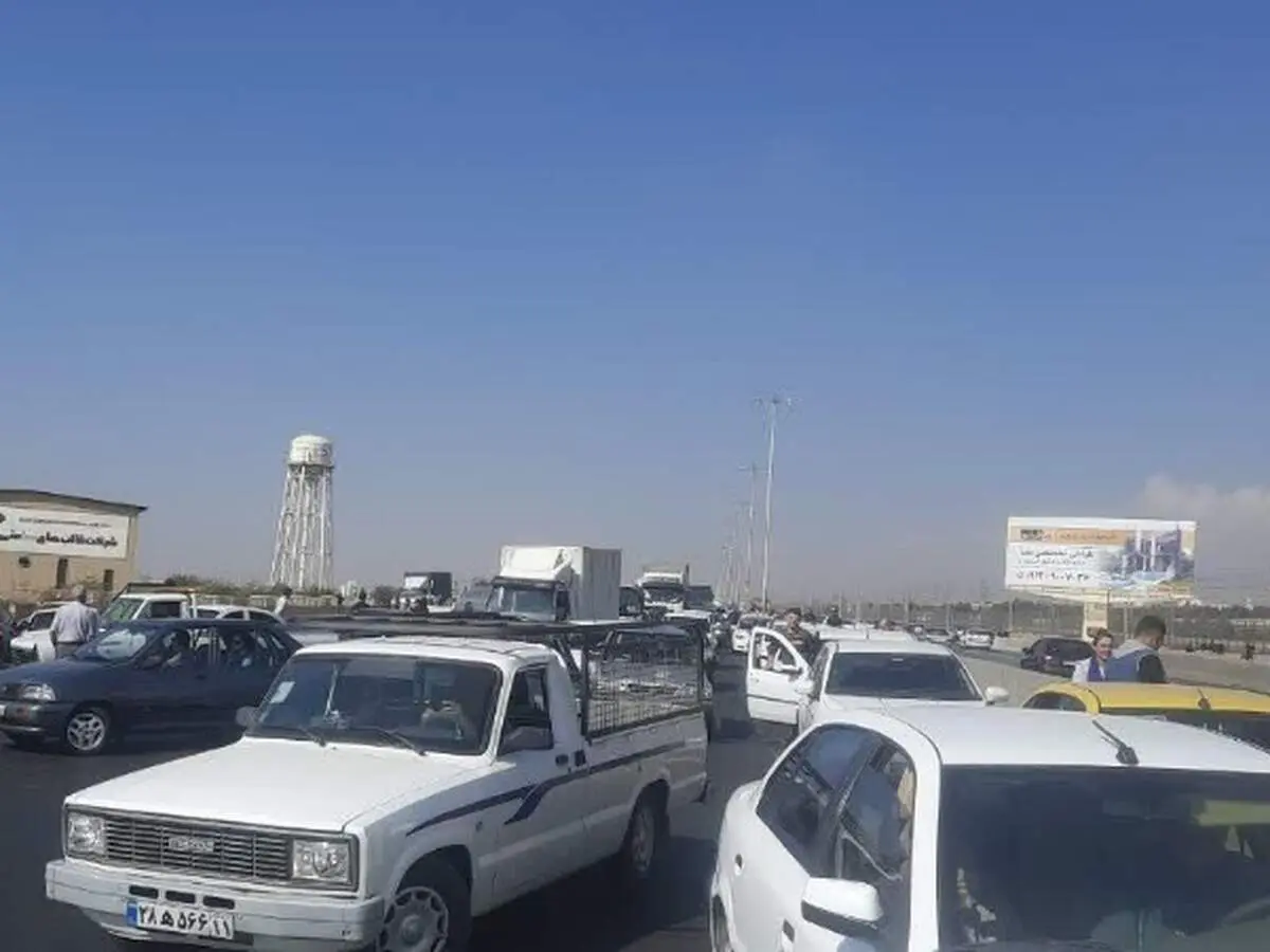 تصویری جالب و شگفت انگیز از ارتفاع چهار متری برف در جاده کرج
