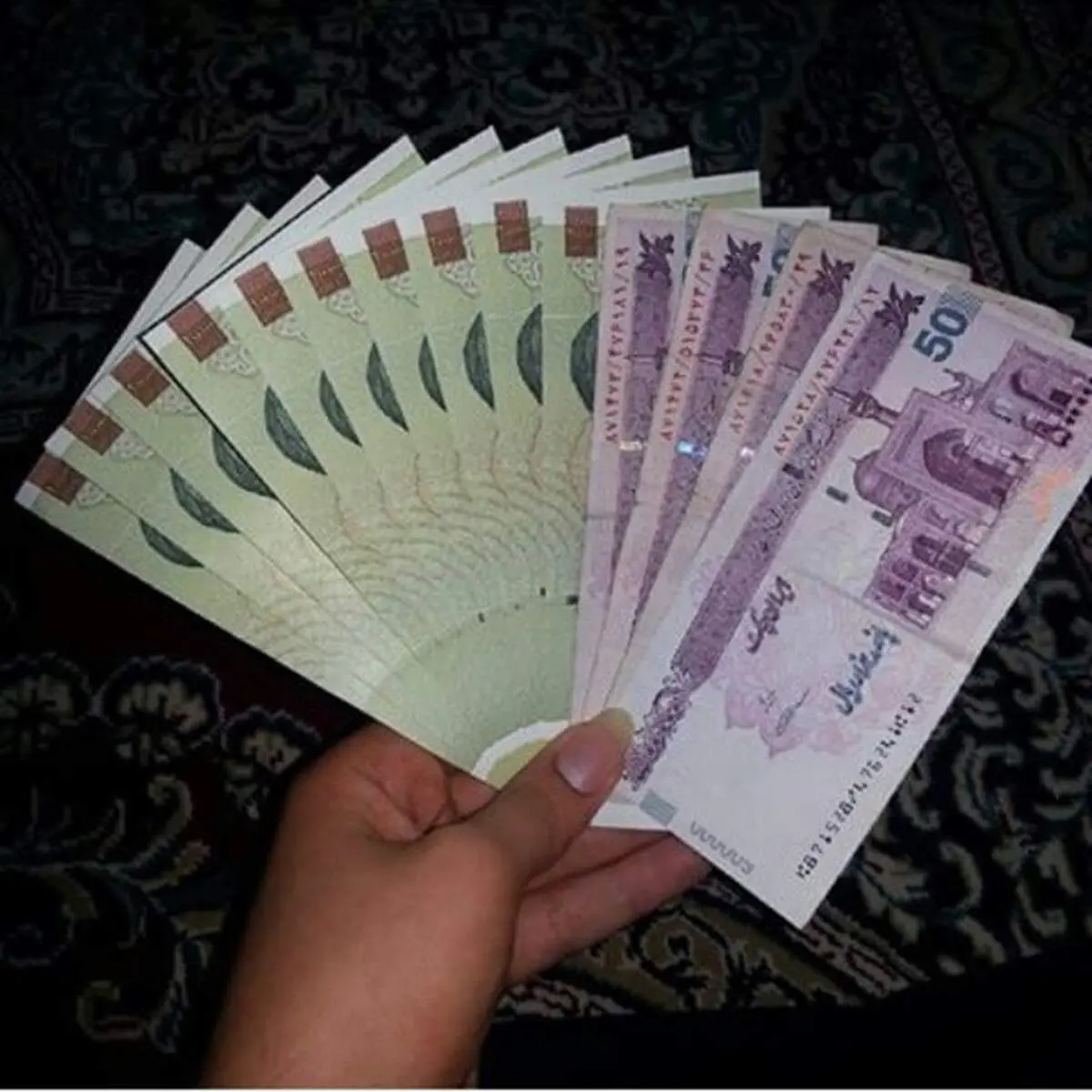 دولت تکلیف مبلغ دقیق عیدی ۱۴۰۴ کارمندان را اعلام شد