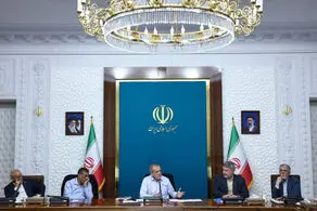 با همراهی مردم در مقابل زورگویی می‌ایستیم و تسلیم نمی‌شویم