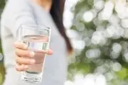 آشنایی با عوارض شدید نخوردن آب کافی در روز