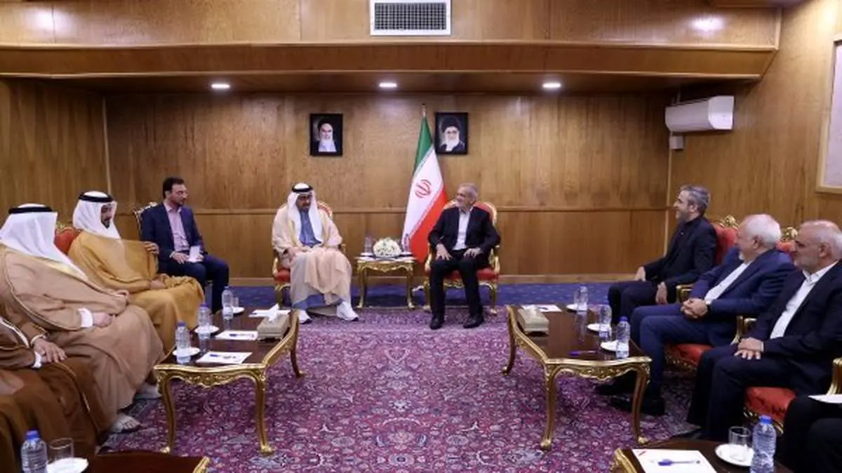حضور محمدجواد ظریف در دیدار مسعود پزشکیان با مقام اماراتی