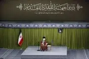 آیه نصب شده در محل سخنرانی نمایندگان مجلس با رهبر انقلاب+ببینید