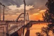 حرکت وحشتناک دو جوان روی پل معروف اهواز جلو چشم مردم!+فیلم