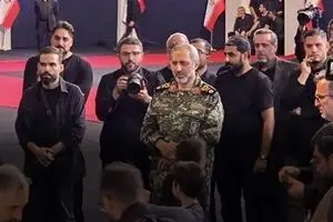 چرا «سید مجید» در مراسم وداع با رهبر شهید، لباس سیاه به تن نداشت؟