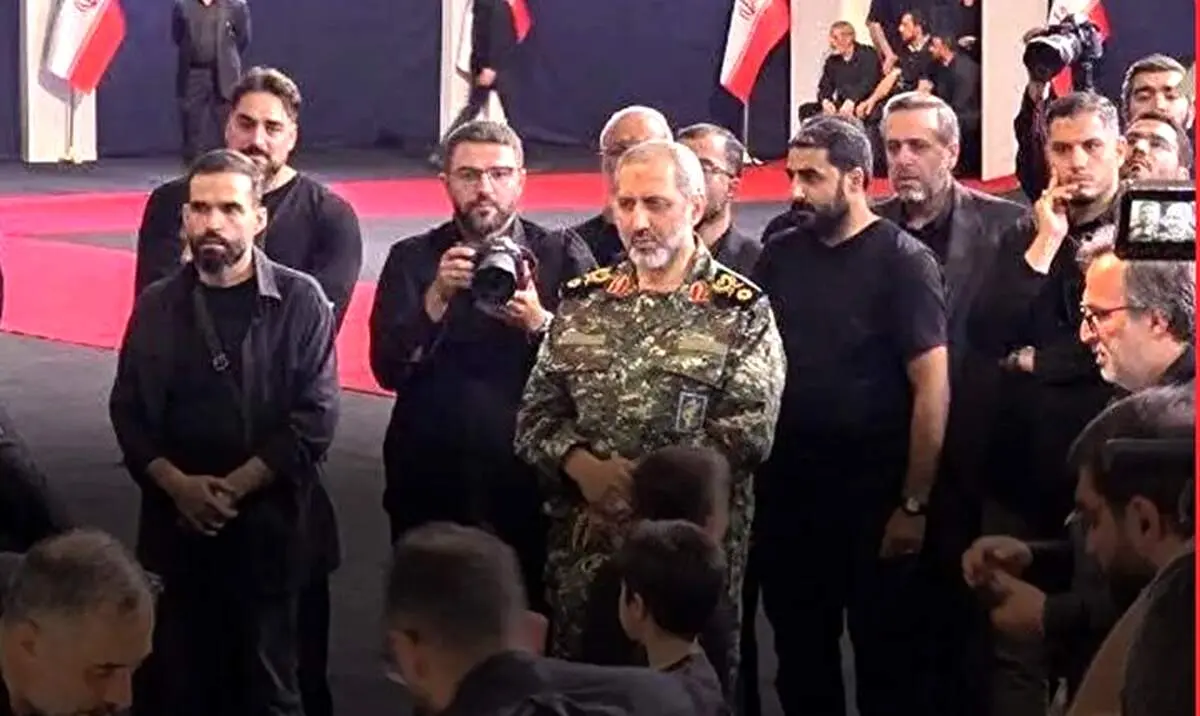 چرا «سید مجید» در مراسم وداع با رهبر شهید، لباس سیاه به تن نداشت؟