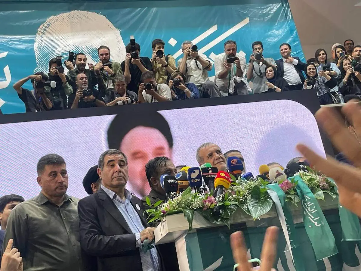 پزشکیان راهی کرمانشاه شد