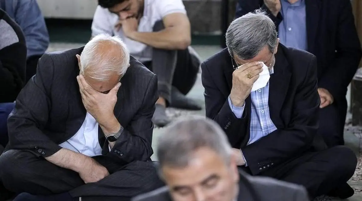 عکس جالب از گریه محمود احمدی نژاد + ببینید