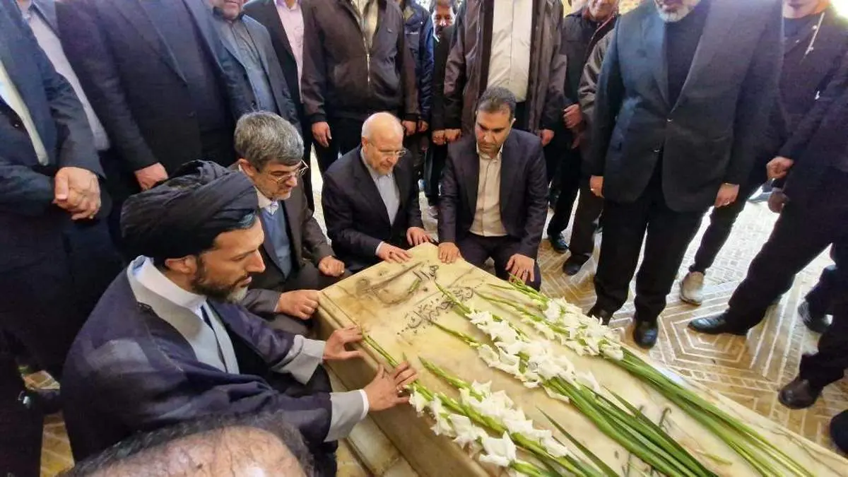 قالیباف بر سر مزار پدر سیدمحمد خاتمی + عکس