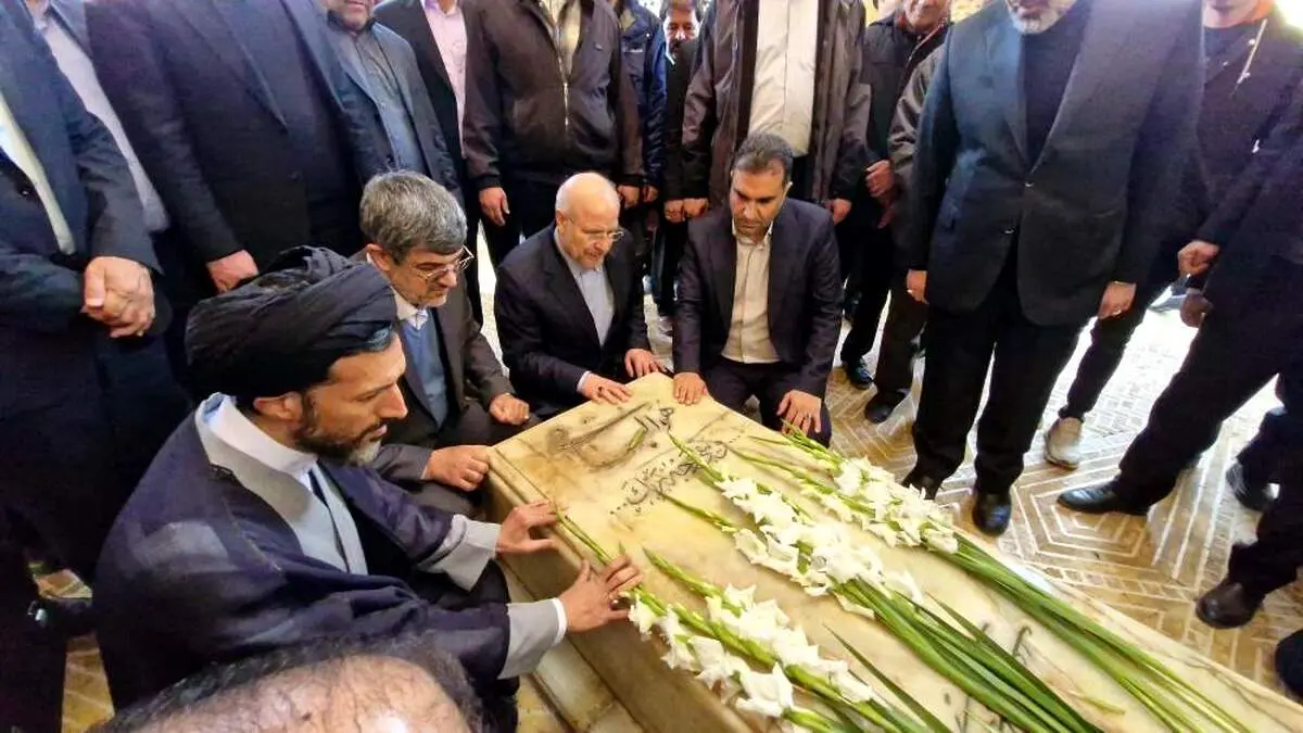 قالیباف بر سر مزار پدر سیدمحمد خاتمی + عکس 