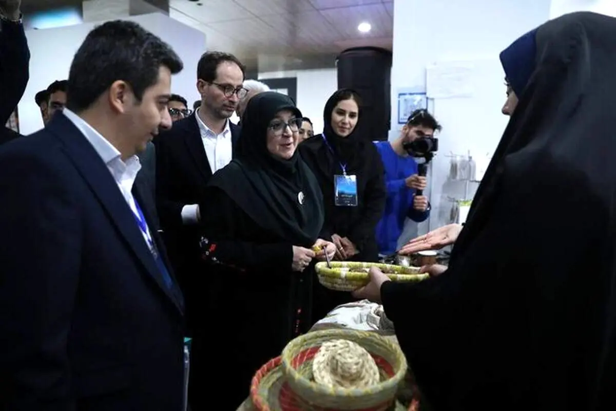 بازدید سخنگوی دولت از نمایشگاه دستاوردهای سمن‌های کشور در تبریز