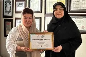 دیدار سخنگوی دولت با یک بانوی هنرمند 