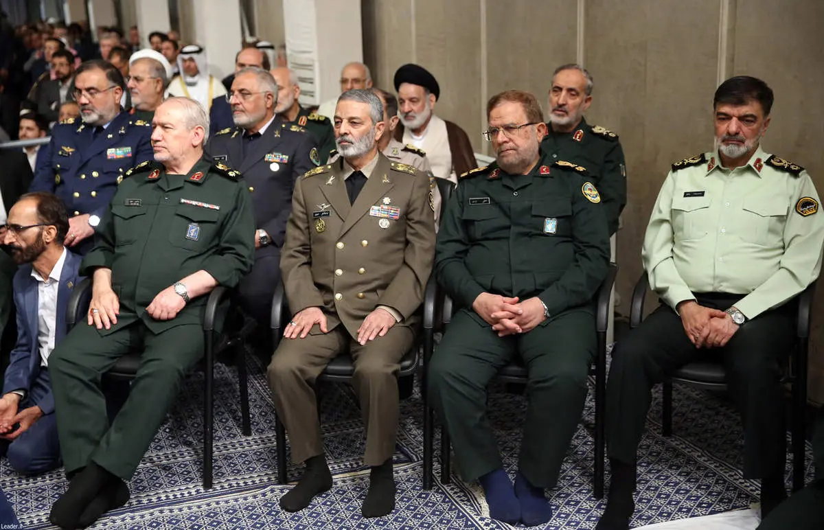 کدام چهرههای نظامی در دیدار با رهبری حضور داشتند؟+عکس