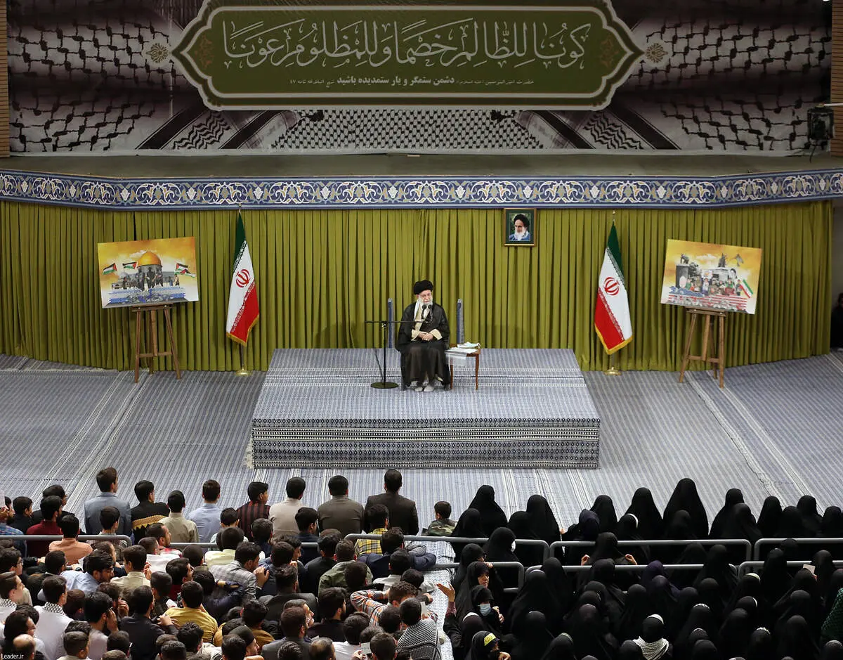 یک ابلهی پیدا میشود میگوید اجتماع مردم در انگلیس کار ایران است/ راه صدور نفت و ارزاق به رژیم صهیونیستی بسته شود