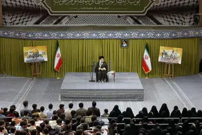 یک ابلهی پیدا میشود میگوید اجتماع مردم در انگلیس کار ایران است/ راه صدور نفت و ارزاق به رژیم صهیونیستی بسته شود