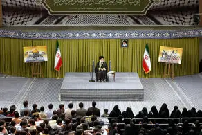 یک ابلهی پیدا میشود میگوید اجتماع مردم در انگلیس کار ایران است/ راه صدور نفت و ارزاق به رژیم صهیونیستی بسته شود