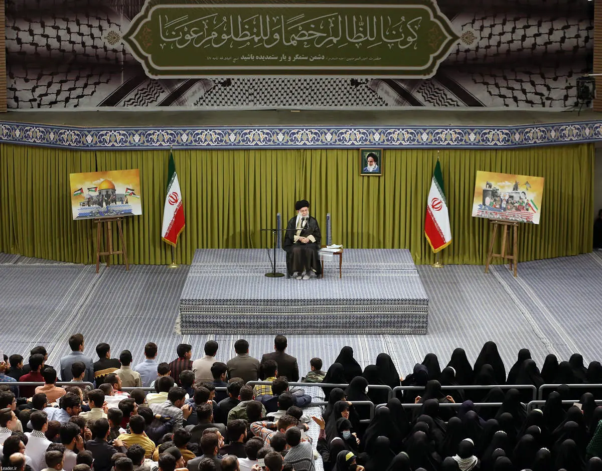 یک ابلهی پیدا میشود میگوید اجتماع مردم در انگلیس کار ایران است/ راه صدور نفت و ارزاق به رژیم صهیونیستی بسته شود