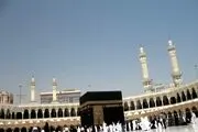اقدام غیرمتعارف یک ماساژور در خانه خدا/ فیلم