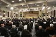 معنی کتیبه ویژه امروز در دیدار رهبری با مسئولان نظام+عکس