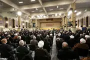 معنی کتیبه ویژه امروز در دیدار رهبری با مسئولان نظام+عکس