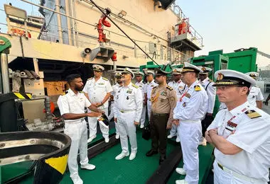 بازدید فرمانده نیروی دریایی ارتش از صنایع دریایی نیروی دریایی هند
