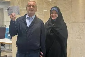 کاندیدایی که دست در دست دخترش وارد ستاد انتخابات وزارت کشور شد| او به تنهایی فرزندانش را بزرگ کرد! 