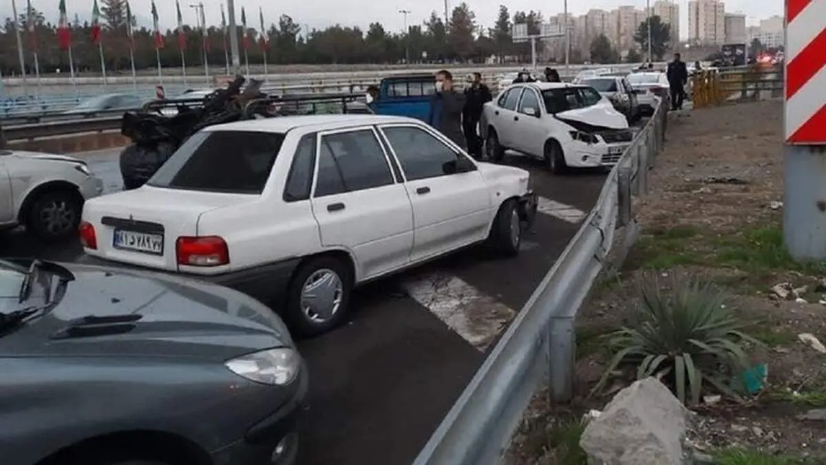 تصادف مرگبار خودروی سواری با 2 کارگر زن در مشهد

