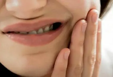 روش‌های خانگی درمان زخم دهان