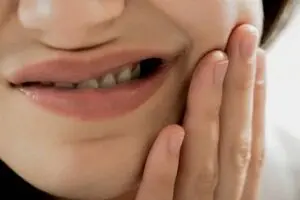 روش‌های خانگی درمان زخم دهان