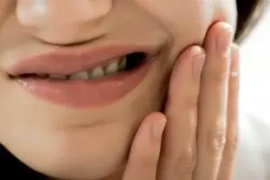 روش‌های خانگی درمان زخم دهان