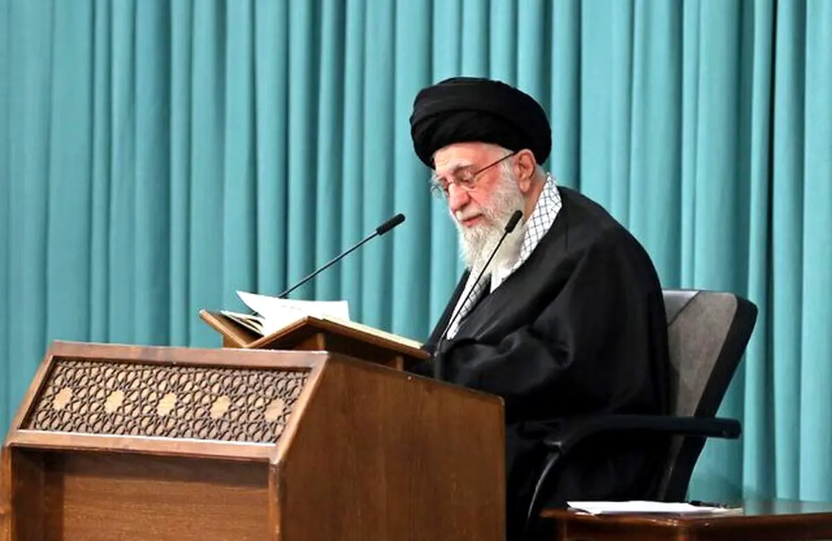 نظر رهبری درباره رساندن غبار غلیظ به گلو برای روزه‌دار 