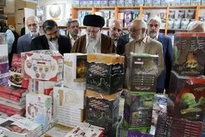 رهبر انقلاب از نمایشگاه کتاب بازدید کردند