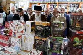 رهبر انقلاب از نمایشگاه کتاب بازدید کردند