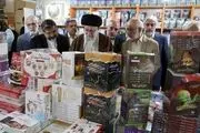 رهبر انقلاب از نمایشگاه کتاب بازدید کردند