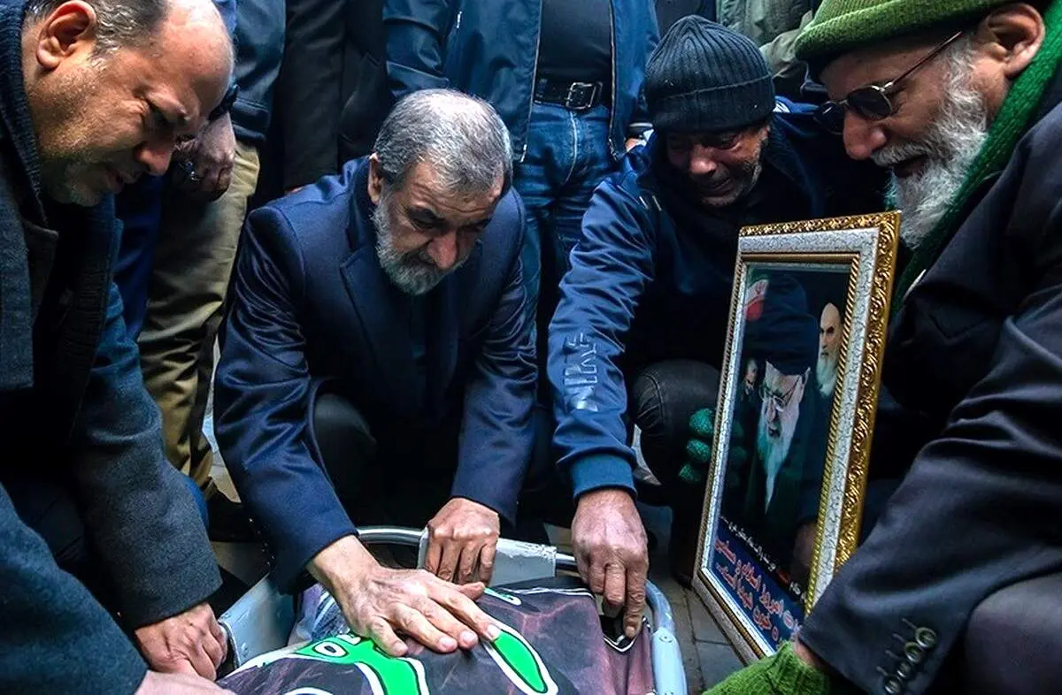 محسن رضایی در مراسم تشییع مادر ۴ شهید