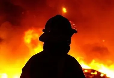 آتش‌سوزی وحشتناک ساختمان ۹ طبقه در خیابان ولیعصر تهران