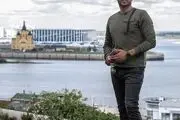  محمد حسین میثاقی با لباس عجیب لب دریا فیلم مضحک منتشر کرد!/ ویدئو